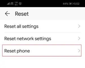 toque en la opción Restablecer teléfono en Restablecer configuración del sistema Honor Play 300x239 1 - Reparar la aplicación de mensajería no funciona en Android
